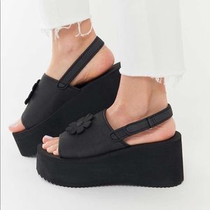 urban outfitters zoe eva floral platform chunky black slingback flower sandals